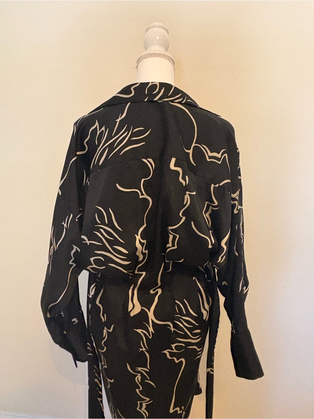 Zara Black Dress with White Abstract Line Print - Picture 4 of 4